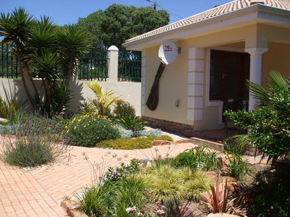 Bienvenue Self Catering Mossel Bay Central Mossel Bay Western Cape South Africa House, Building, Architecture, Palm Tree, Plant, Nature, Wood, Garden