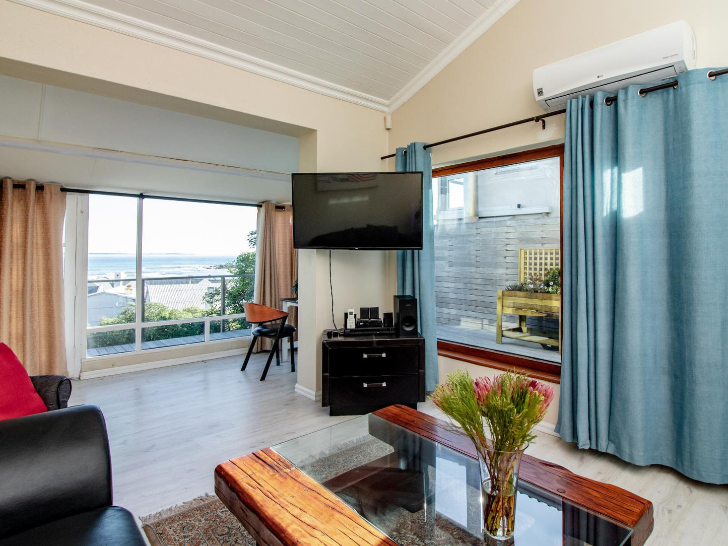 Sea-View Suite - Room 12 @ Blaauw Village Luxury Boutique Guest House