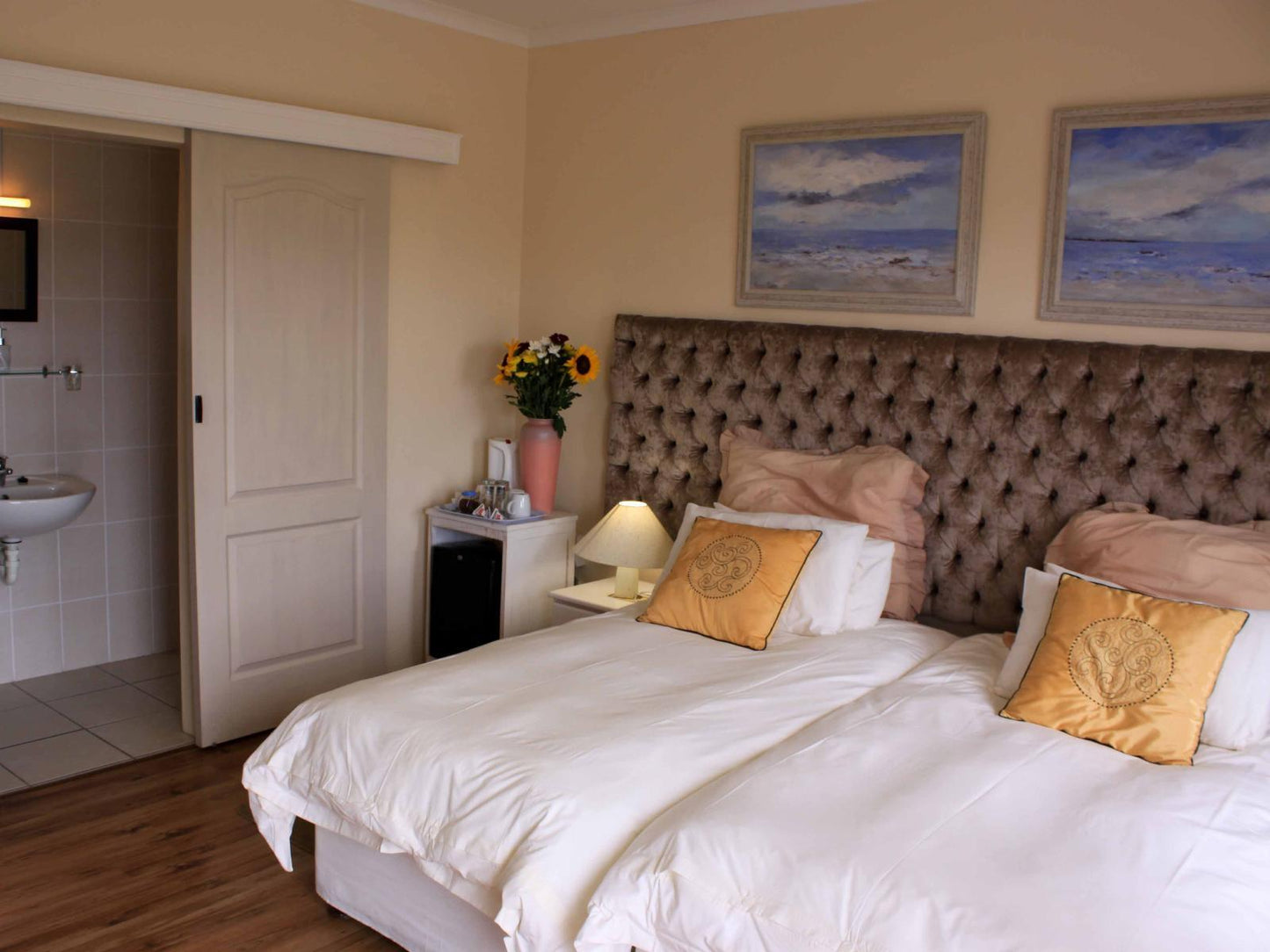 Twin Bedroom 2 - 2 Sleeper @ Blougans B&B Gansbaai