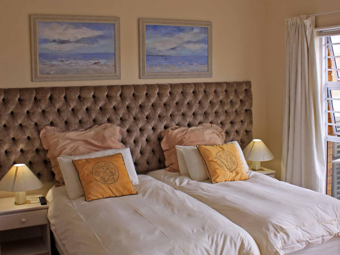 Twin Bedroom 2 - 2 Sleeper @ Blougans B&B Gansbaai