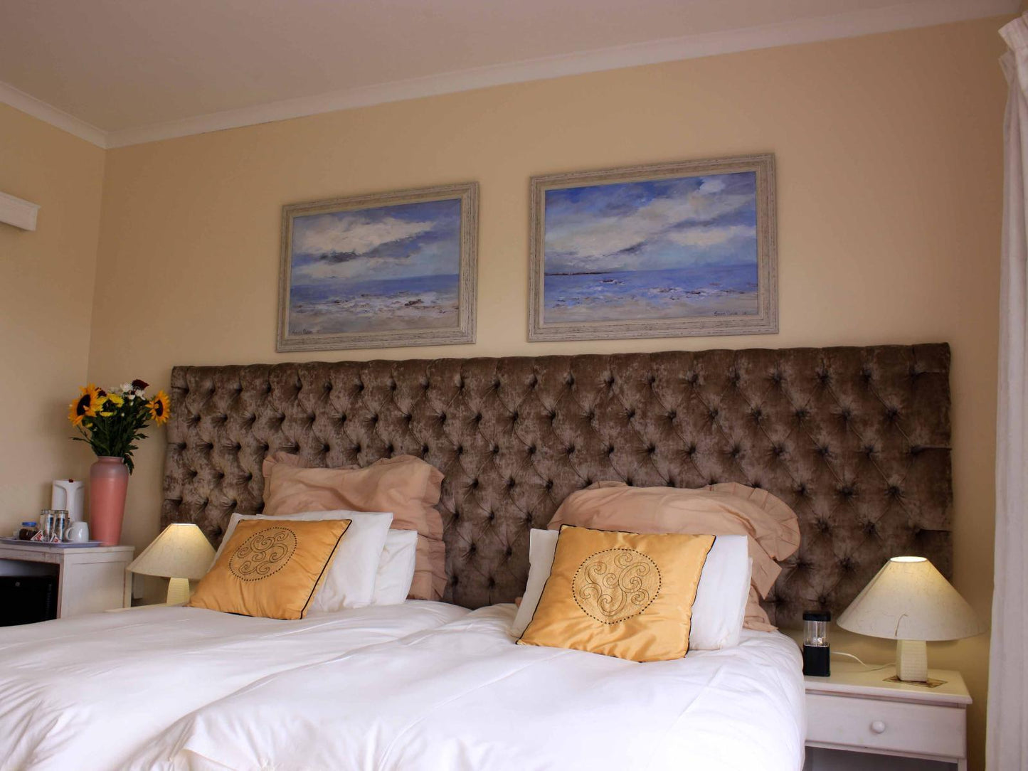 Twin Bedroom 2 - 2 Sleeper @ Blougans B&B Gansbaai