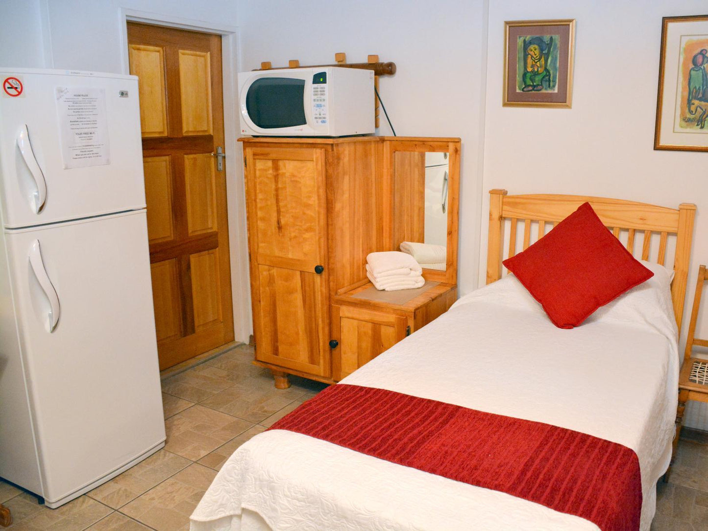 Double Room - 4 sleeper - Room 1 @ Blue Crane Guest House Bloemfontein