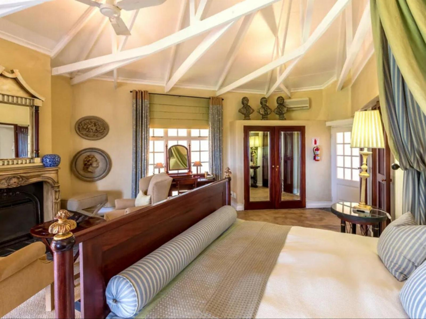 Victorian Suites @ Blue Mountain Luxury Lodge
