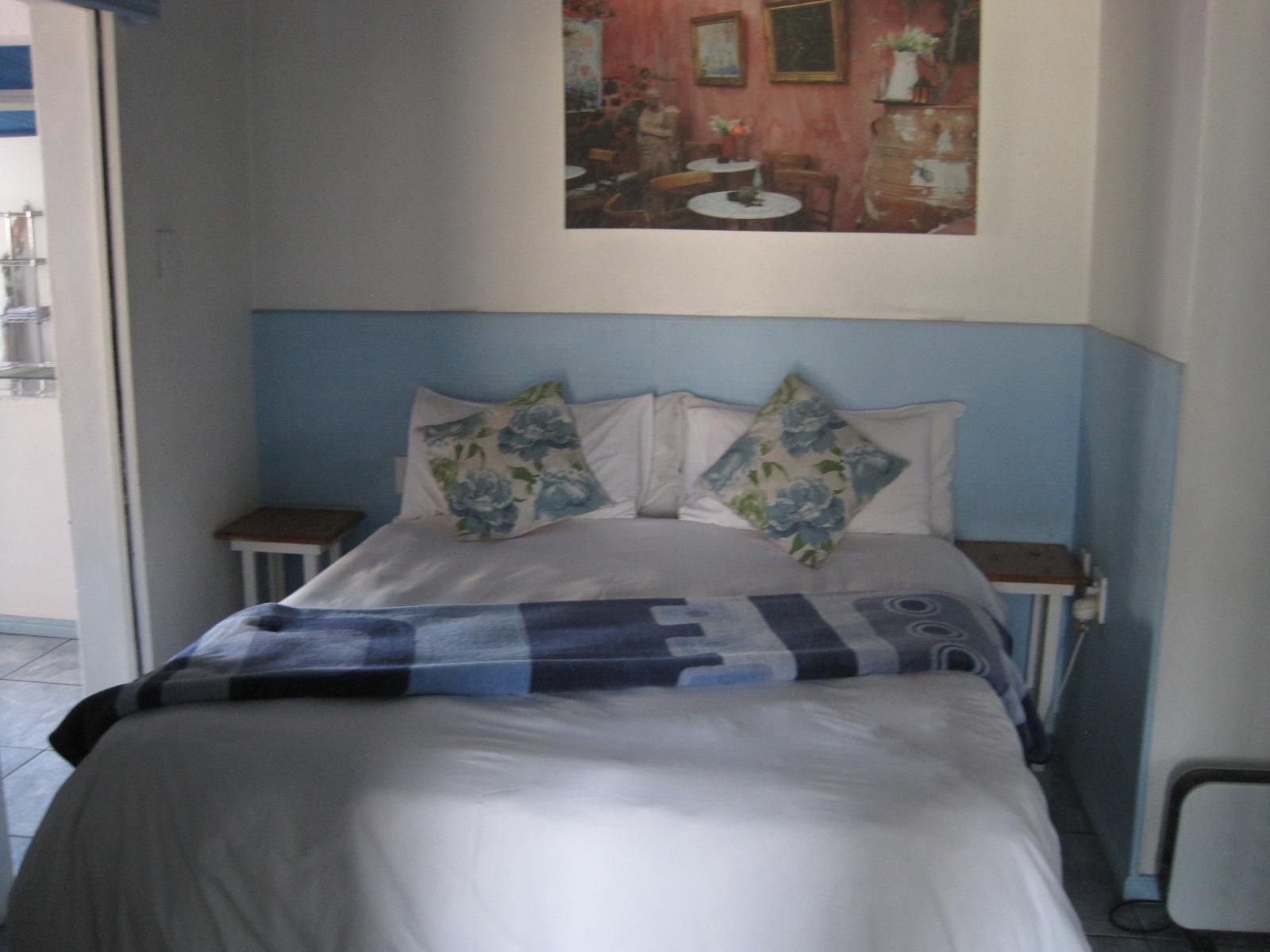 Blue Roan Country Lodge, Honeymoon Suite - no pets, Bedroom