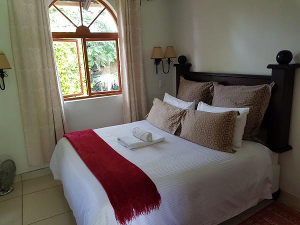 Queen Room - Bougainvillea @ Blue Mango Lodge