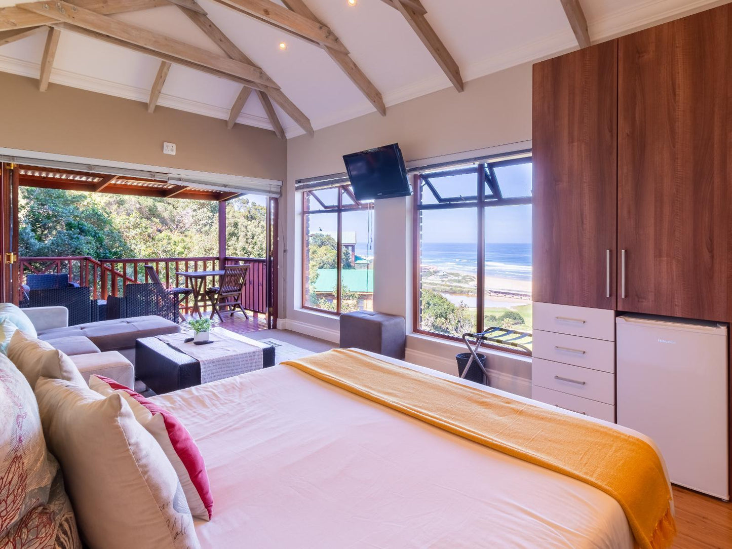 Luxury Studio Suite 4 - Sea Facing @ Boardwalk Lodge - Self Catering