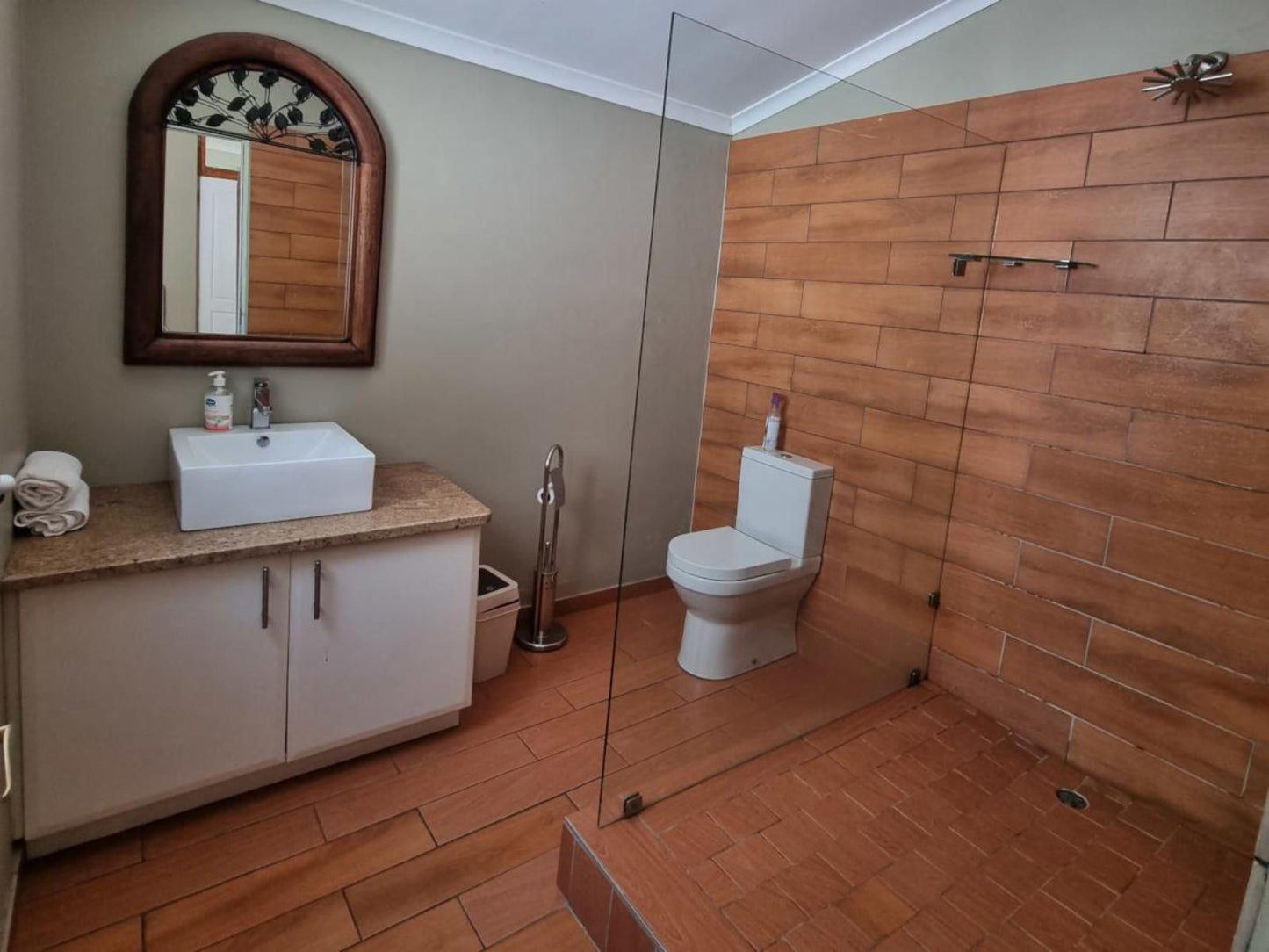 Bonnie Highlands, Standard Twin, Bathroom