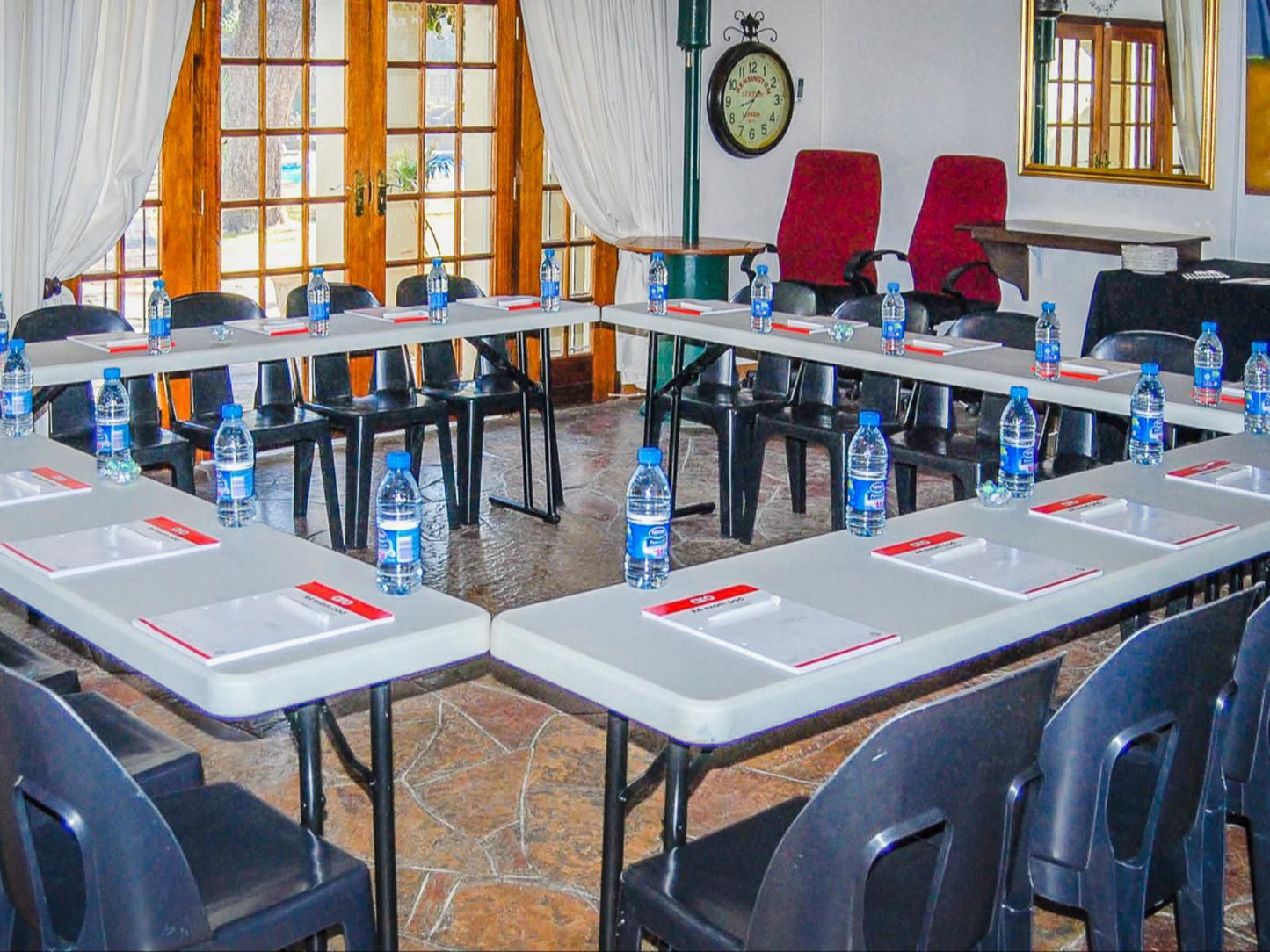 Bordeaux Haven Guest House, Bottle, Drinking Accessoire, Drink, Seminar Room