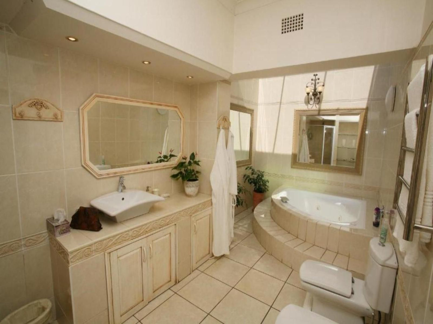 Bordeaux Haven Guest House, Cabernet, Sepia Tones, Bathroom