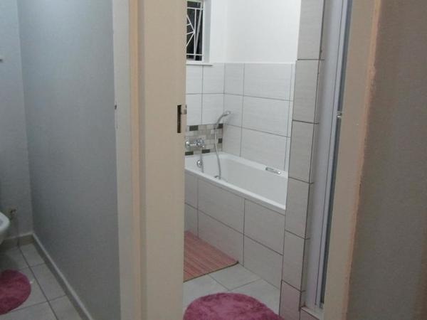 Deluxe Double Room With Bath @ Bountyful Guest House