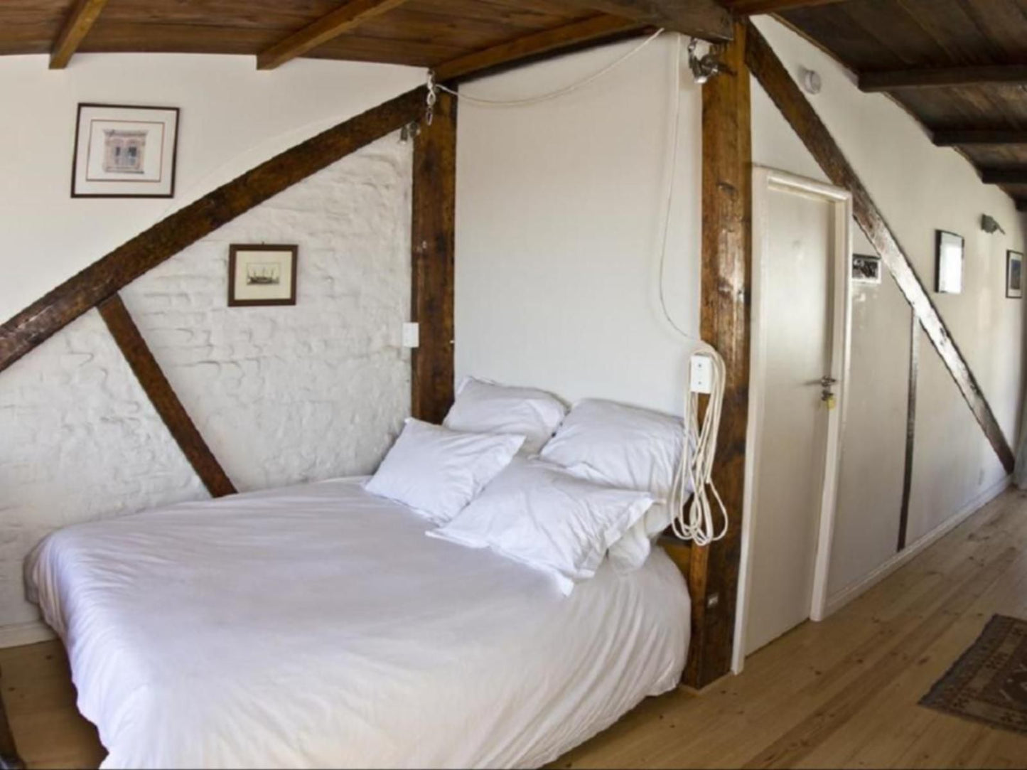 Braeside House, Loft Apartment, Bedroom