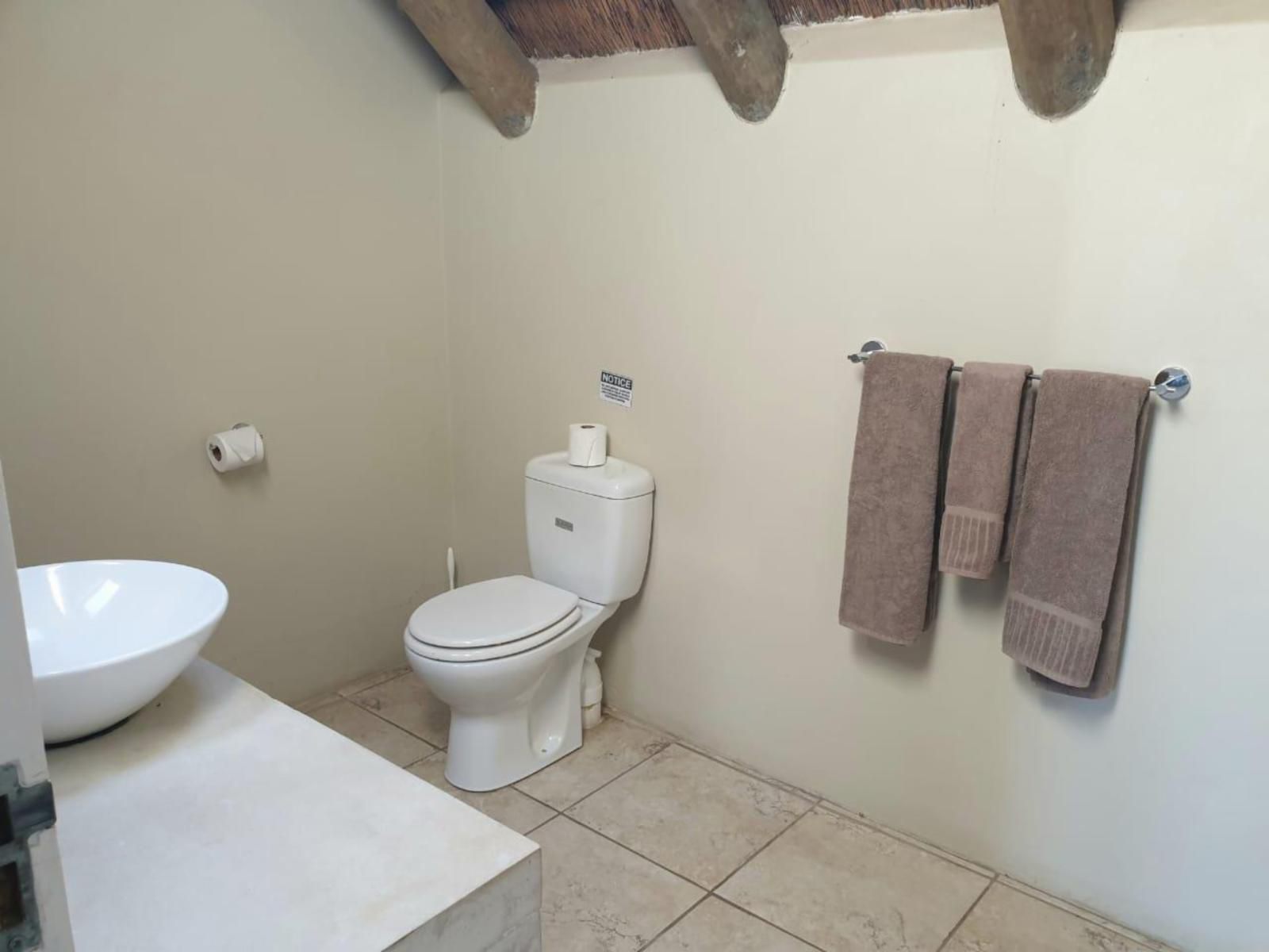 Breede River Lodge & Fishing Resort, Fisherman room 407, Bathroom