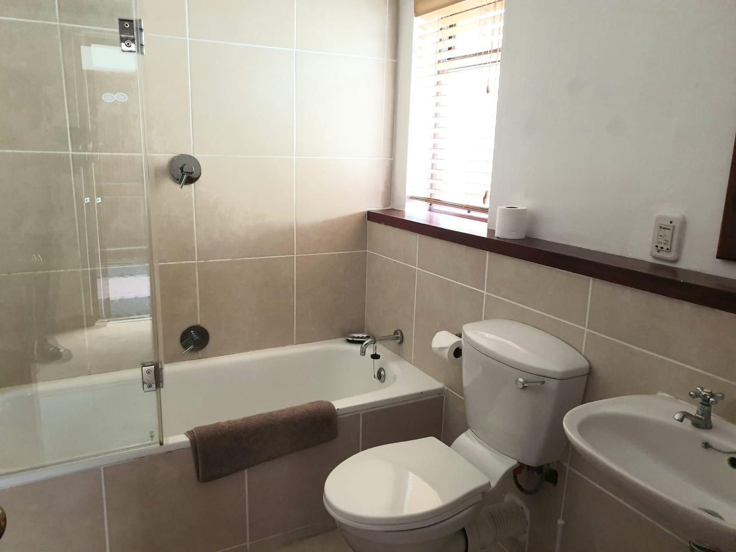 Breede River Lodge & Fishing Resort, Fisherman room 407, Bathroom