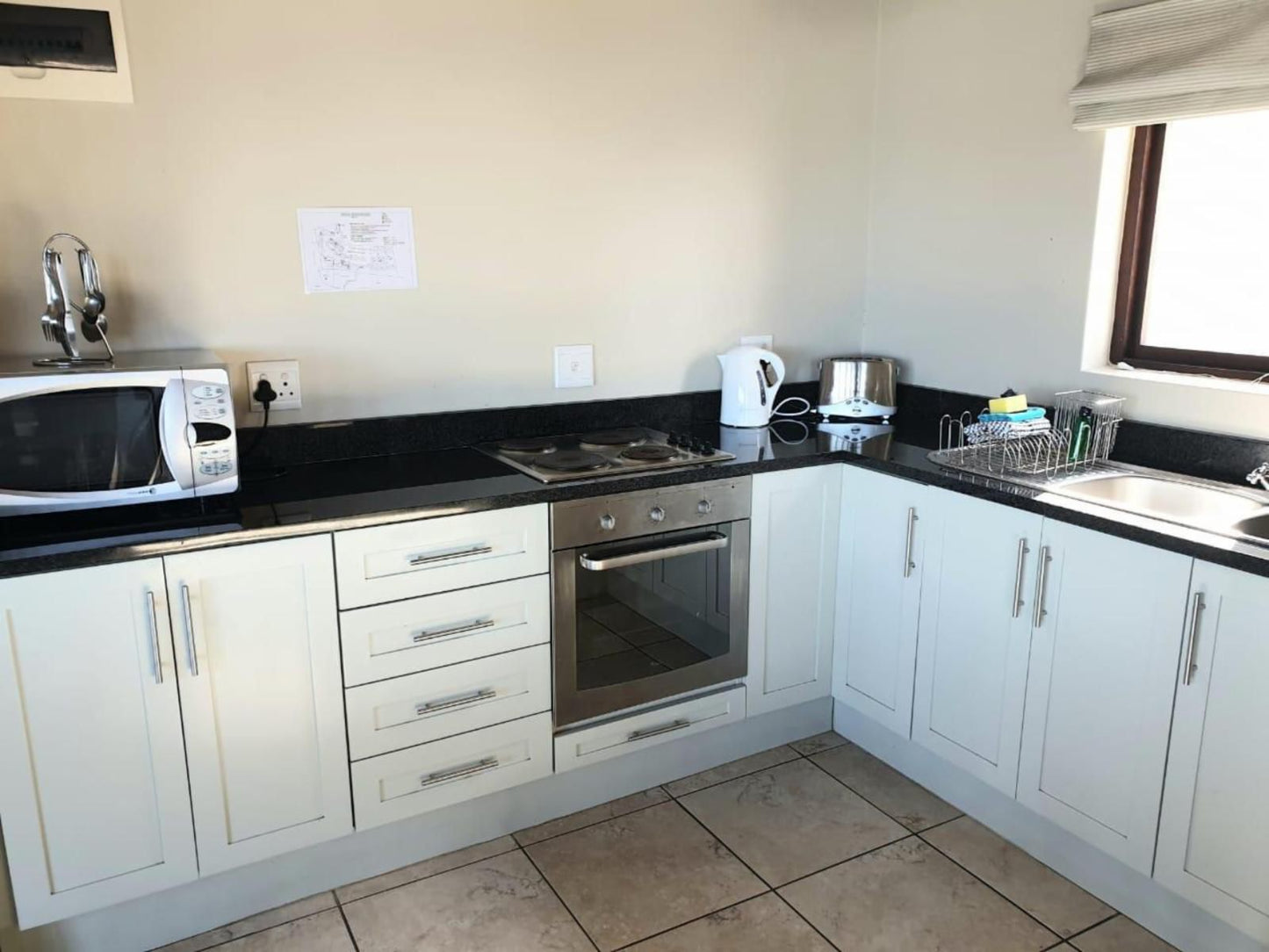 Breede River Lodge & Fishing Resort, S/c standard 300A, Kitchen