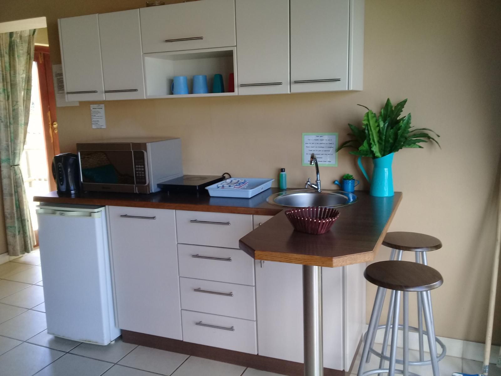 Breede River Lodge & Fishing Resort, Waterfront room 103, Kitchen