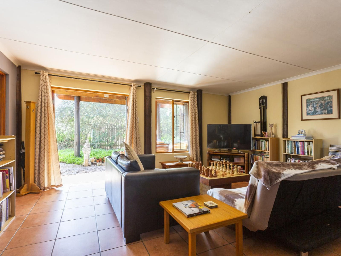 Brenton Bushbuck Lookout, Living Room