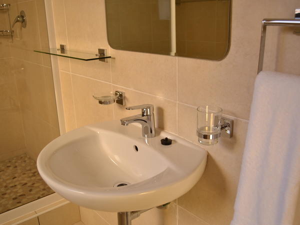 Caulfield Self Catering Apartment @ Brighton Lodge