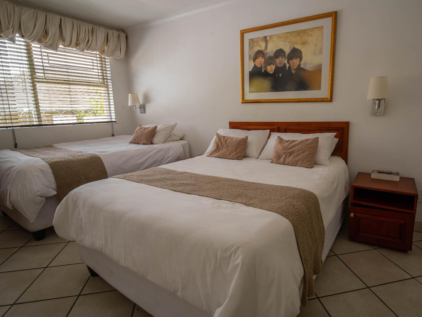 Family room for up to 3 guests @ Broadway Guest House