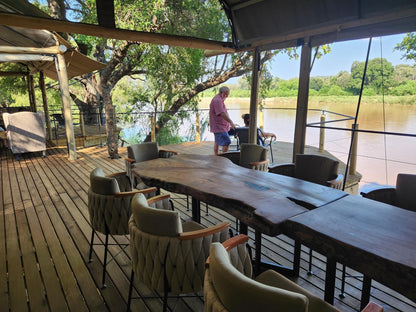 Bundox River Lodge, Bar, Person