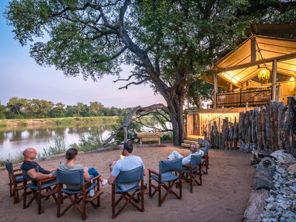 Bundox River Lodge, Person