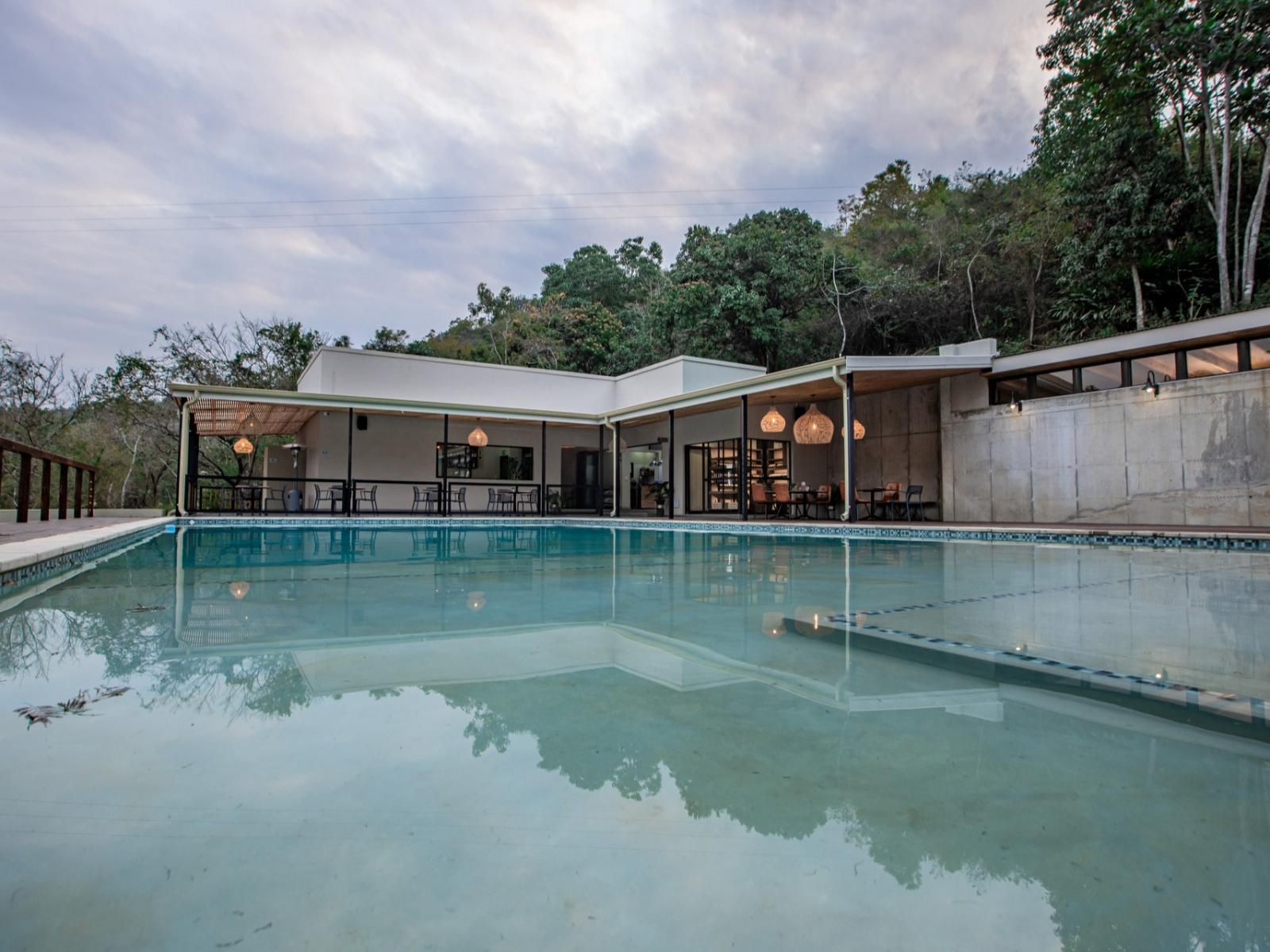 Bushbaby Valley Lodge, Swimming Pool