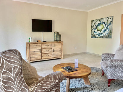 Bushbaby Valley Lodge, Civet, Living Room