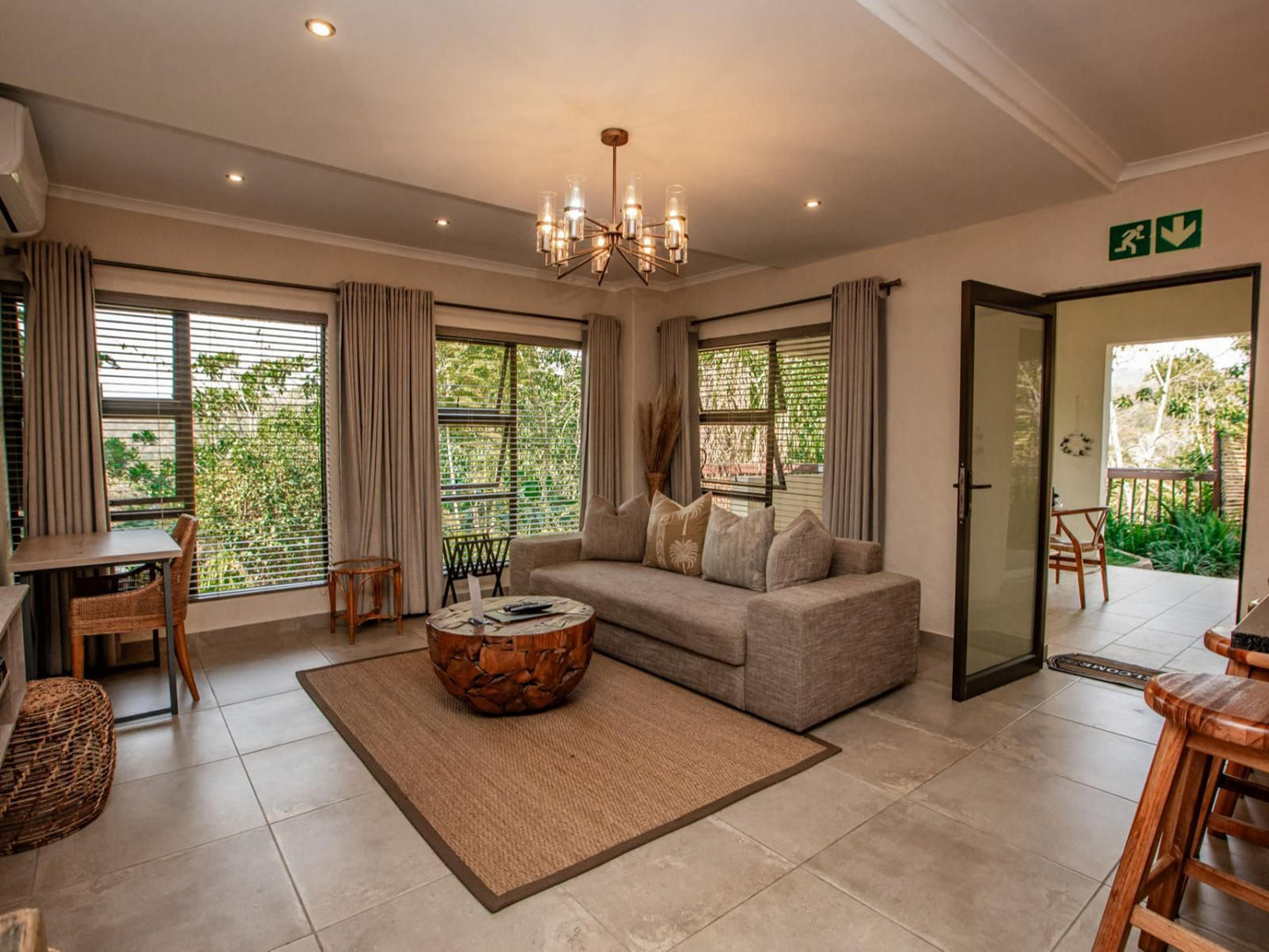 Bushbaby Valley Lodge, Mangoose, Living Room