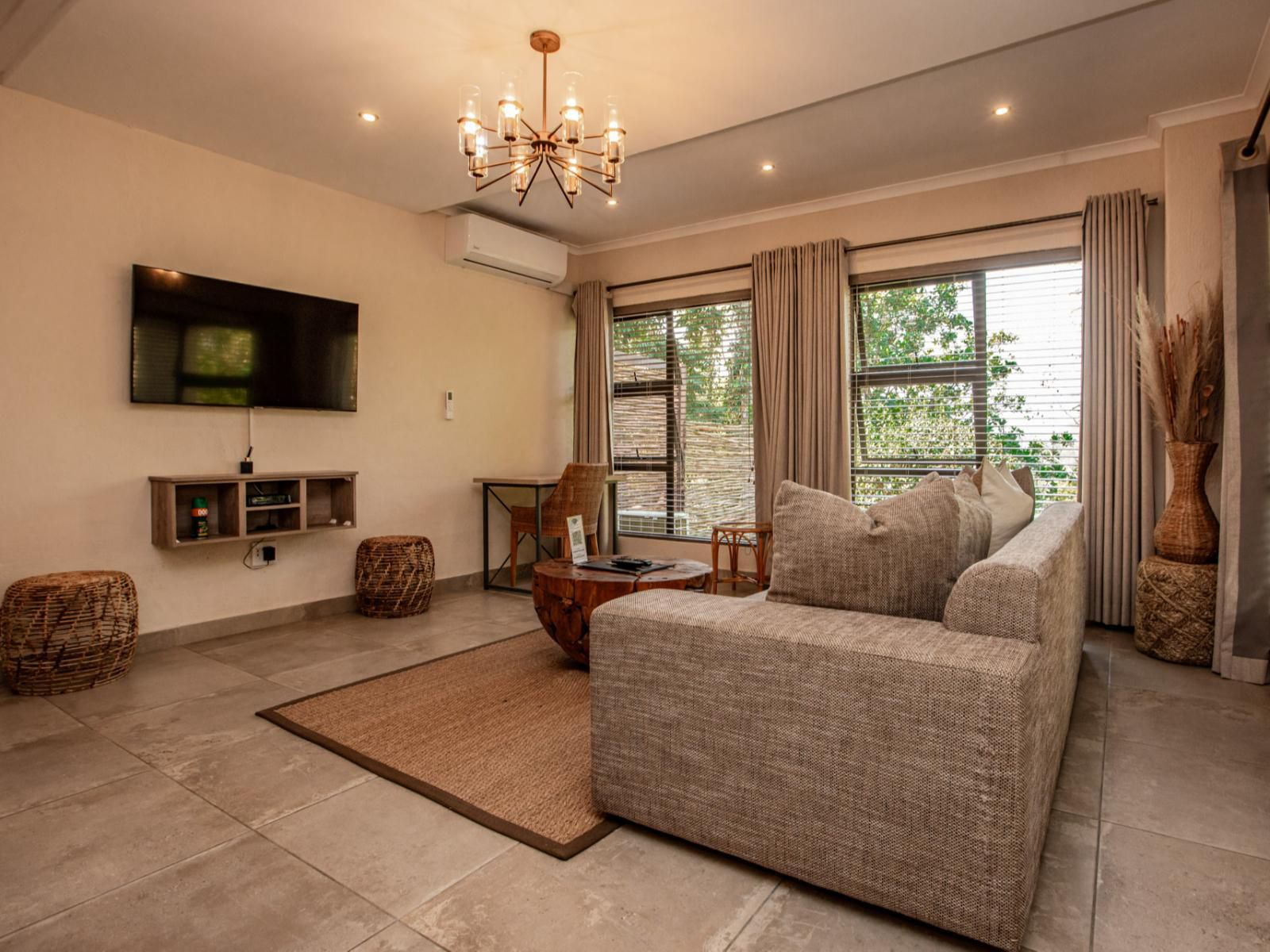 Bushbaby Valley Lodge, Premium suite, Sepia Tones, Living Room