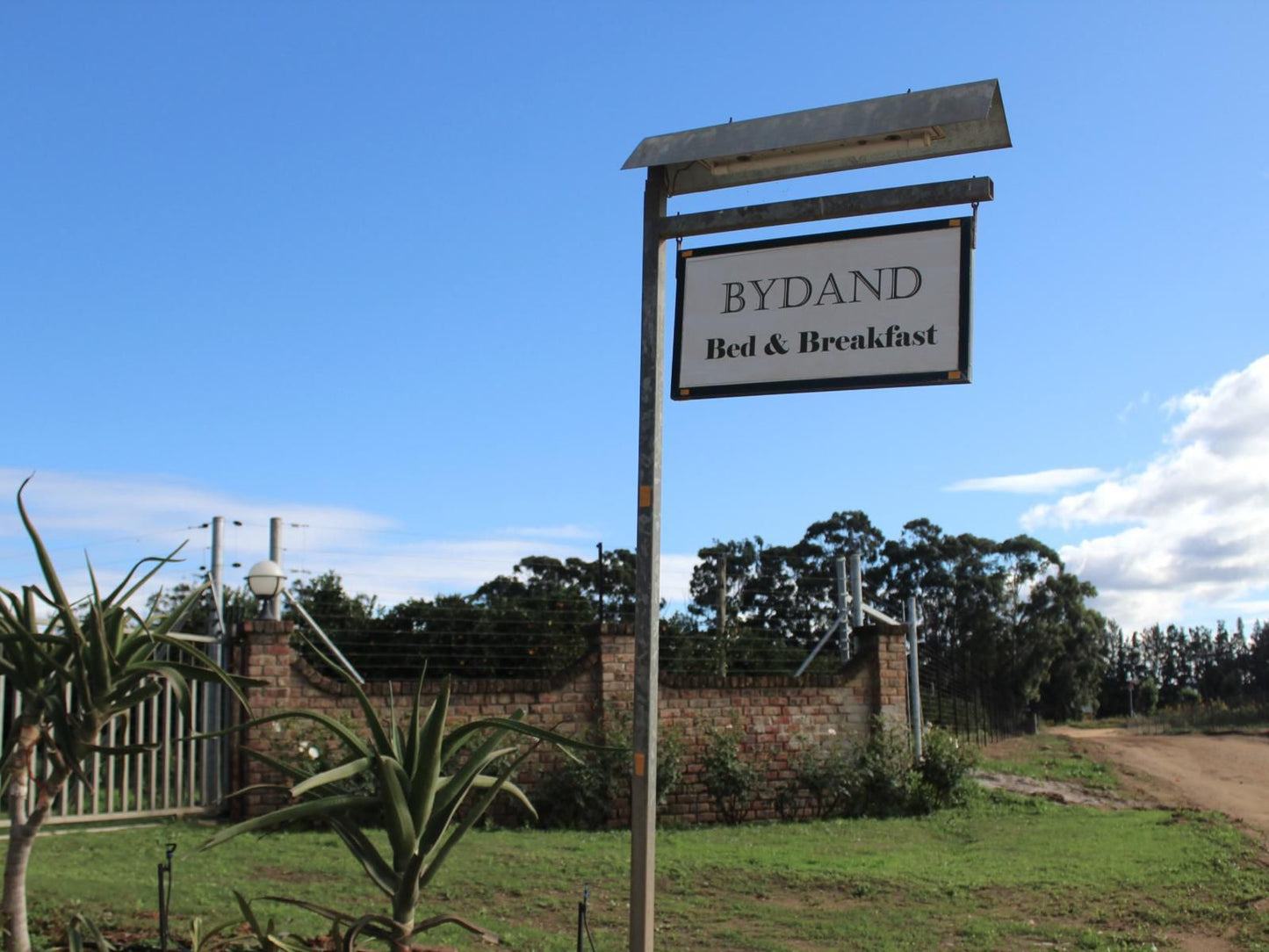 Bydand Bed & Breakfast, Sign