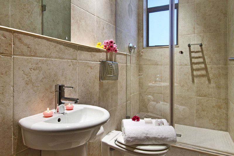 Perfect Position With Stunning Harbour City Views De Waterkant Cape Town Western Cape South Africa Bathroom