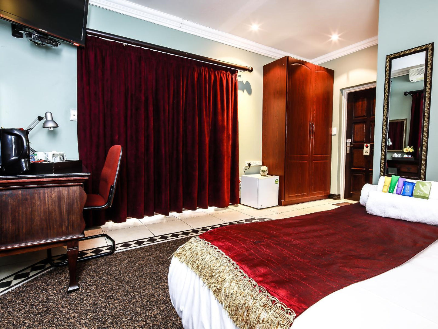 Deluxe double Room @ Caesars Guesthouse