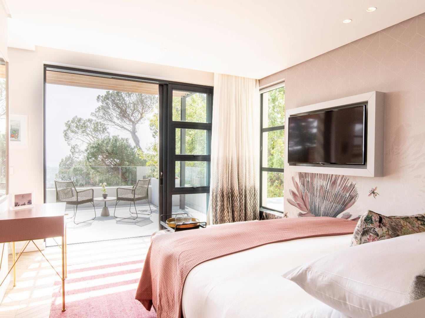 Luxury Terrace Room @ Camissa House