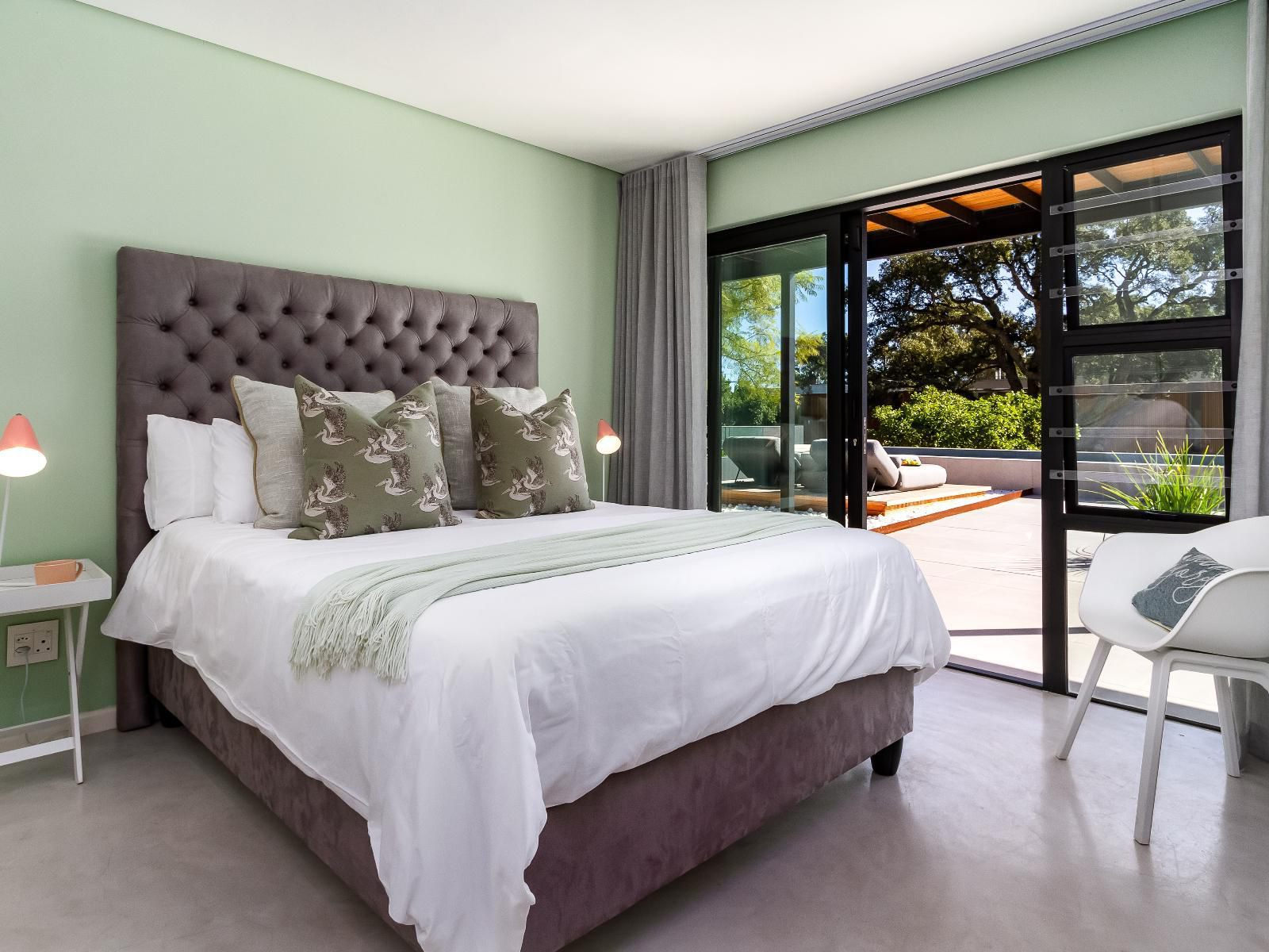 Camps Bay Vacations, Central Drive 31 - Studio, Bedroom