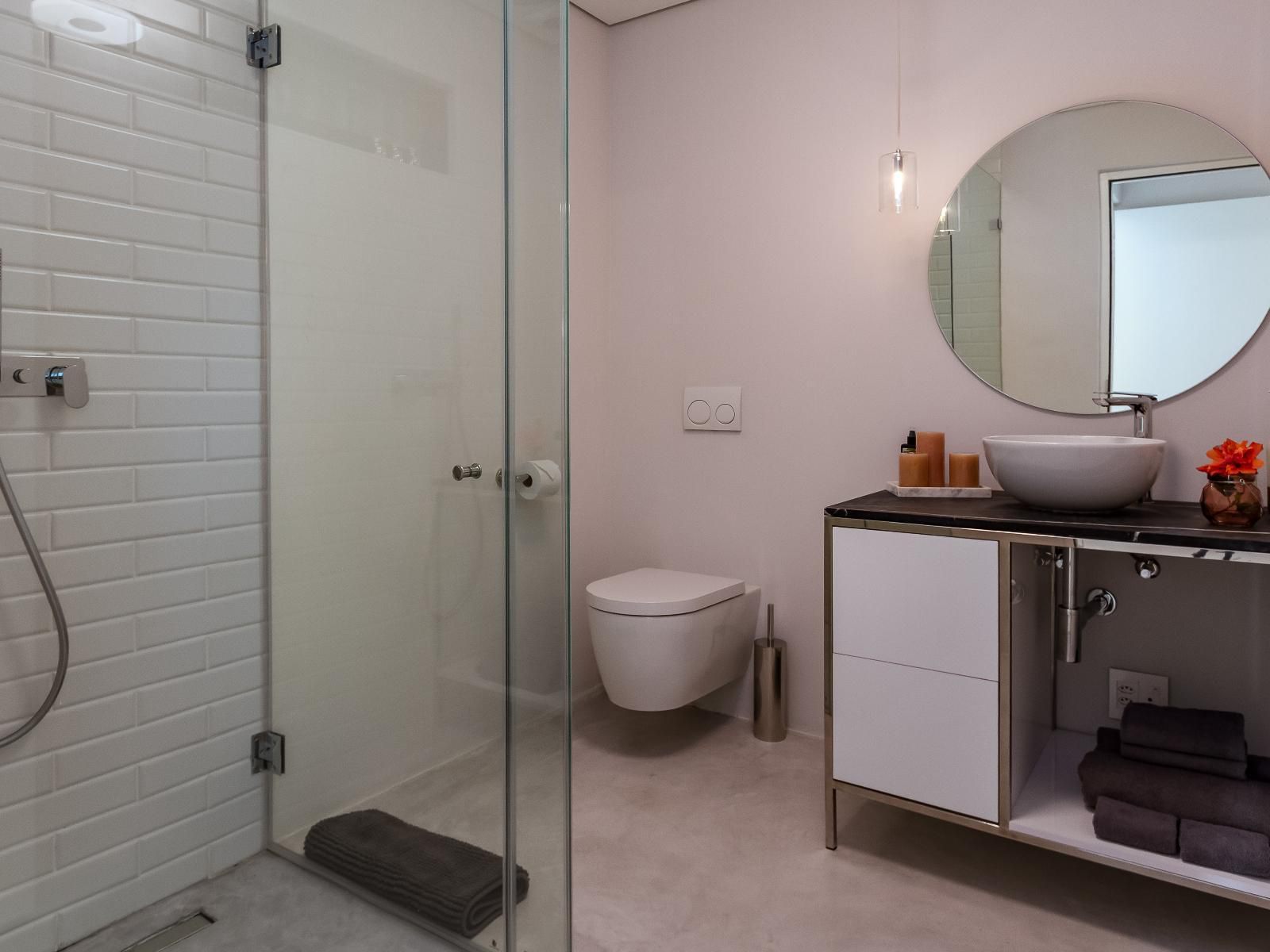 Camps Bay Vacations, Chilworth Road 8 - Upstairs Studio, Bathroom