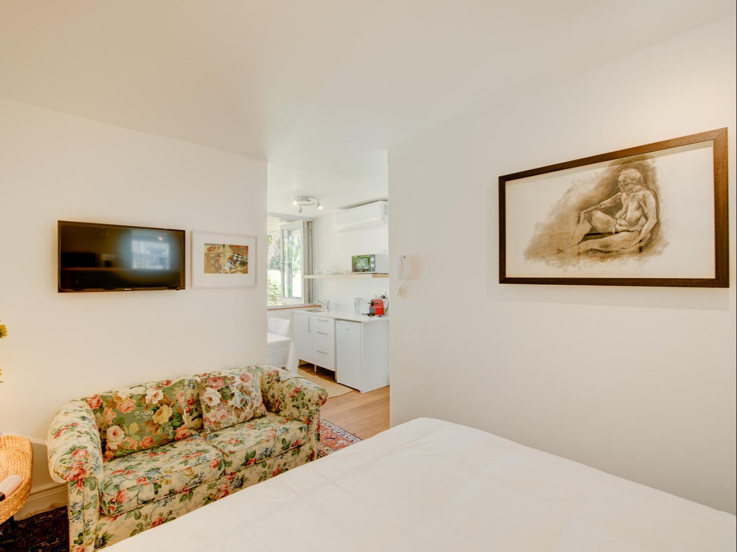 COZY AND COMFORTABLE SUITE @ Camps Bay Self-Catering