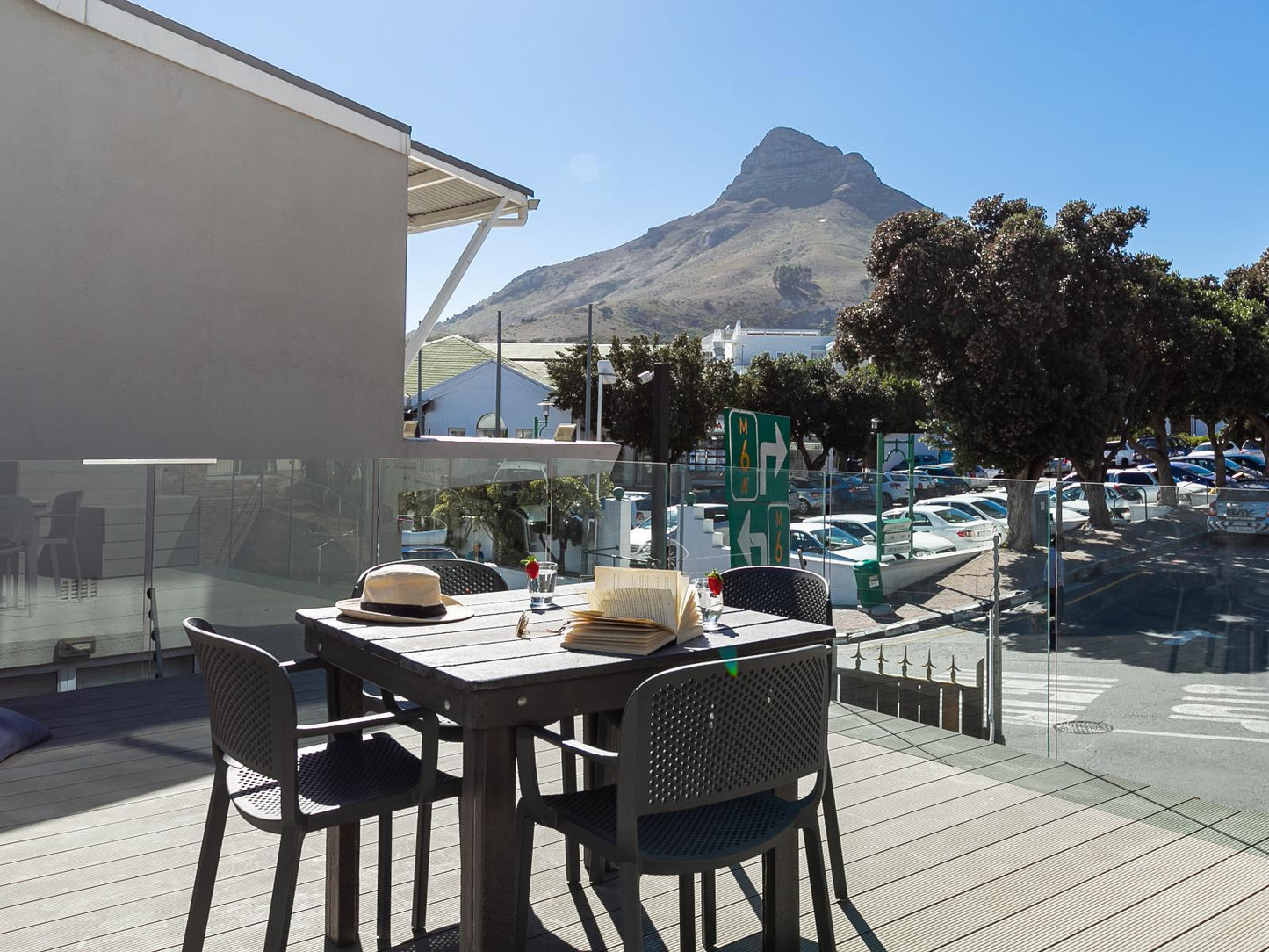 Deck Studio- Beach View Apartment @ Camps Bay Village