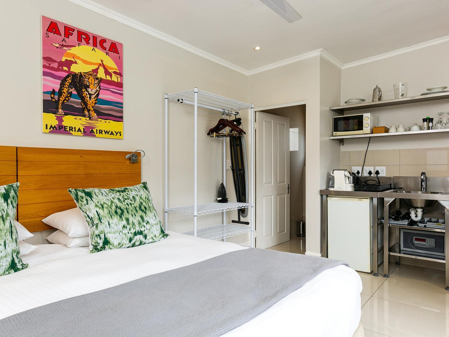 Superior Studio- Stone Cottage @ Camps Bay Village