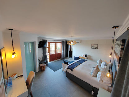 Sea - Luxury Balcony Double Room @ Candlewood Lodge