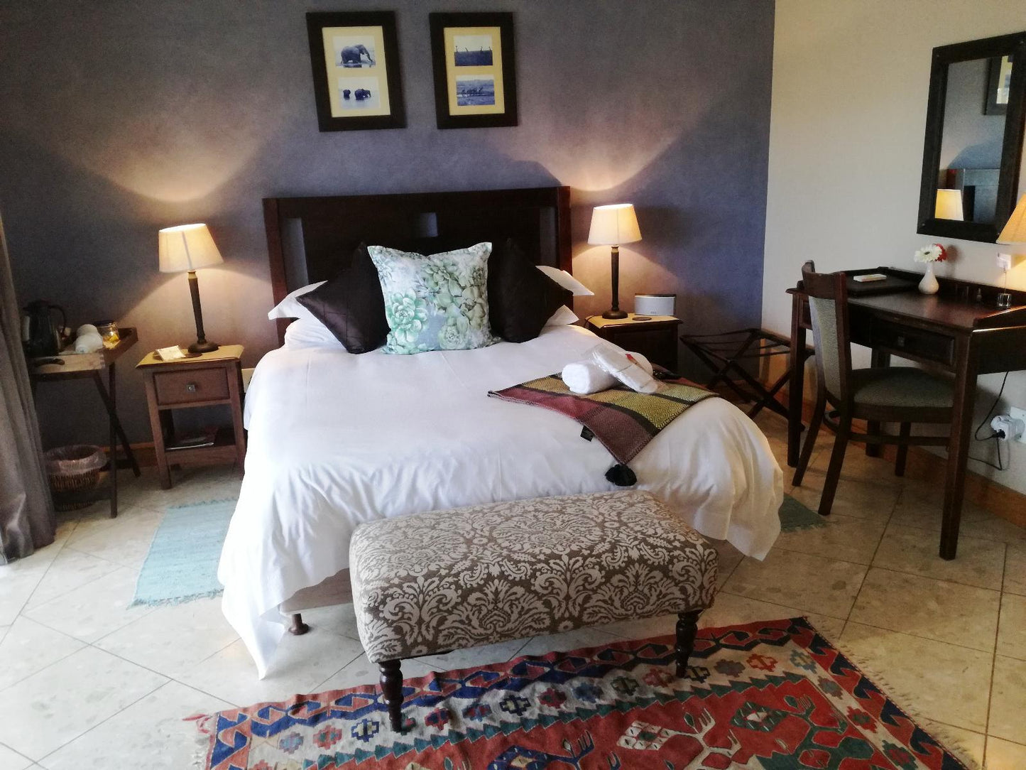 Luxury Queen Room @ Cape Flame Guest House