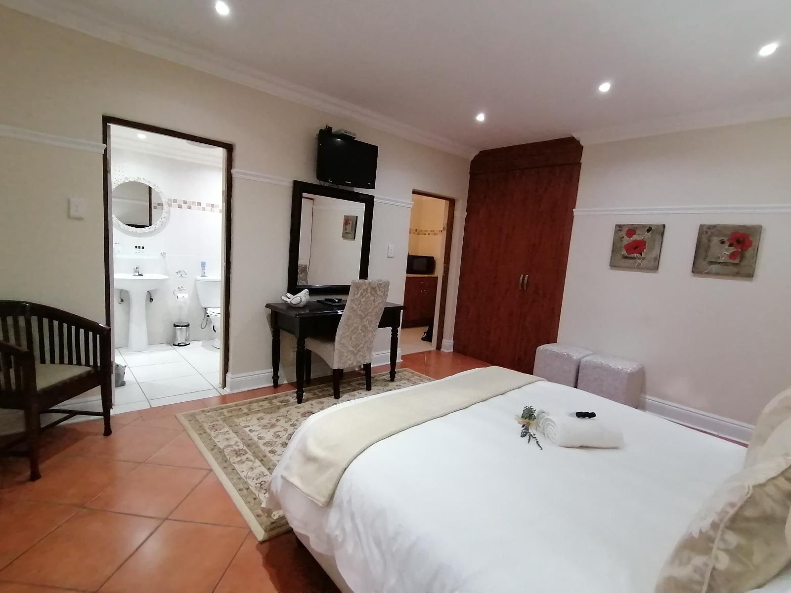 Casa Romana B&B, M Luxury Room (Bath Only), Bedroom