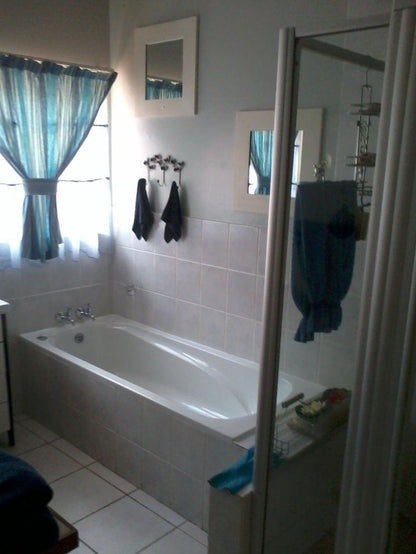 Casa Villa Guest House Carletonville Gauteng South Africa Unsaturated, Bathroom, Swimming Pool