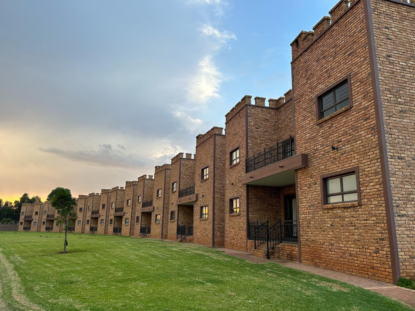 Castle Walk Estate, House, Building, Architecture