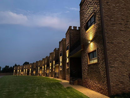 Castle Walk Estate, Building, Architecture