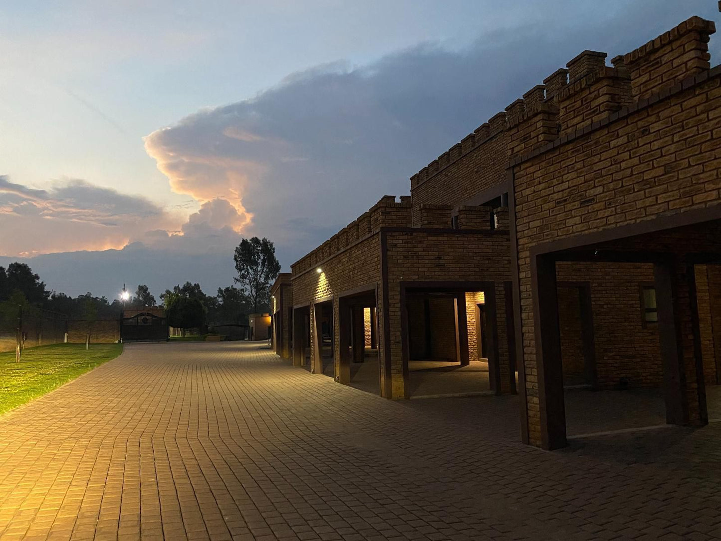 Castle Walk Estate, Sky, Nature