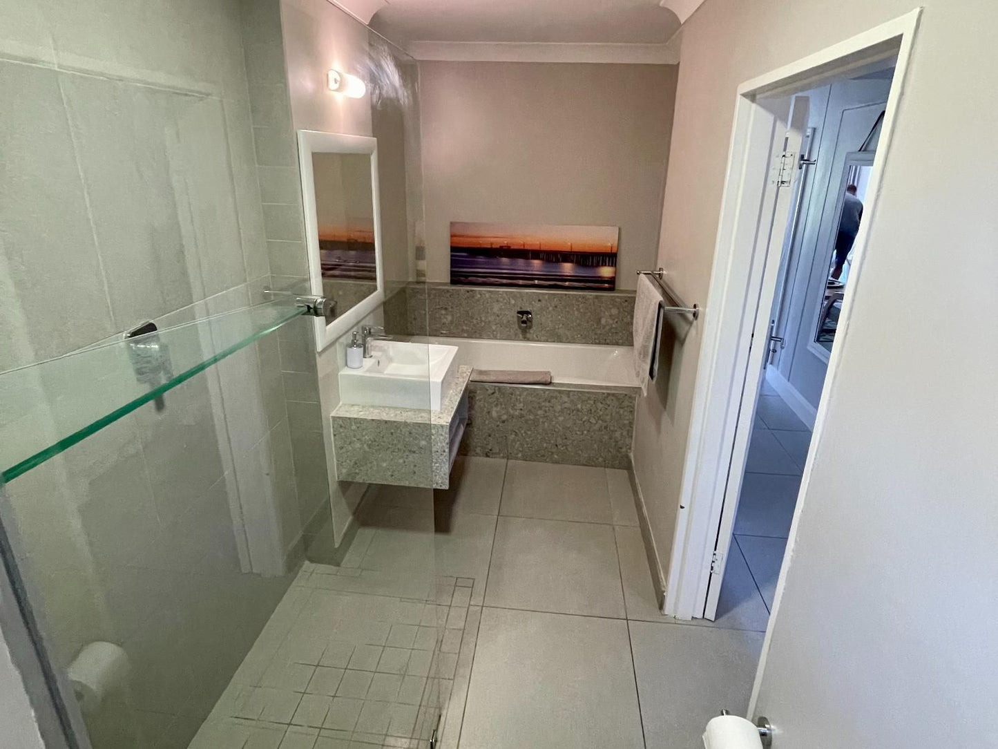 Castleton Self-Catering Accommodation, 1BR - Modern affordable 1-bed apartment, Bathroom