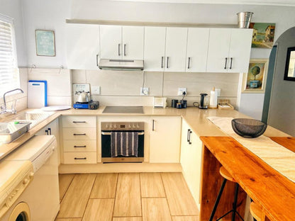 Castleton Self-Catering Accommodation, 3BR - Seahorse Sanctuary Apartment, Kitchen