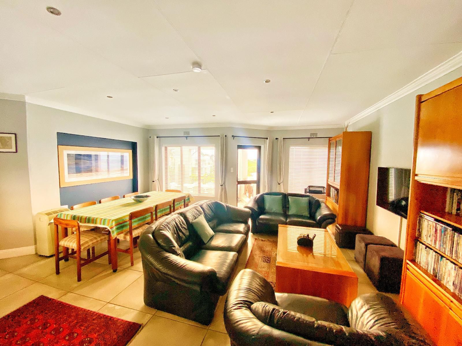 Castleton Self-Catering Accommodation, 3BR - Seahorse Sanctuary Apartment, Colorful