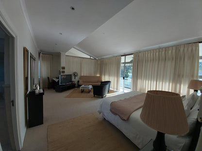 Deluxe Bedroom with en-suite bathroom @ Caxton Manor