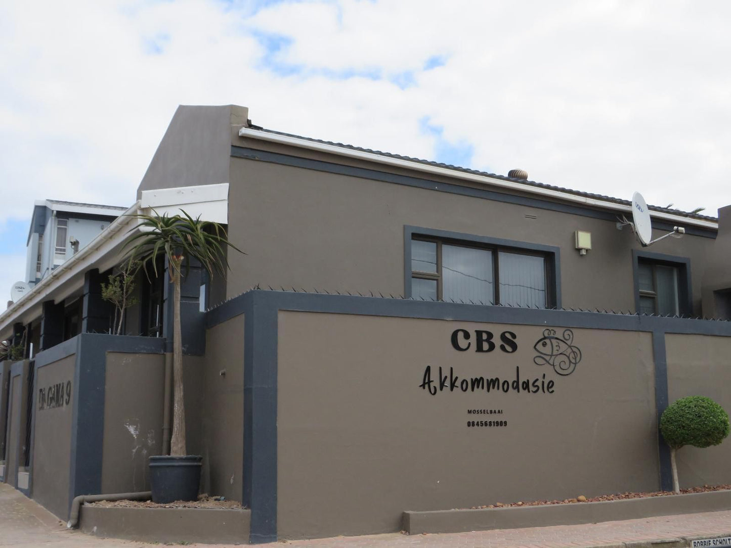 Cbs Accommodation, Sign