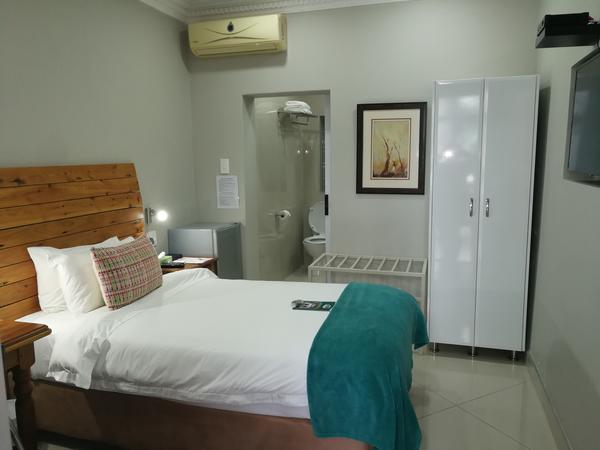 Single Room @ Chandlers Guest House